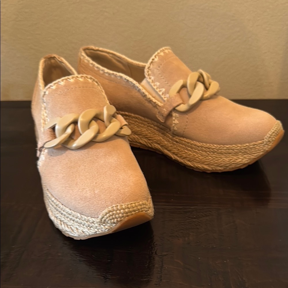 Dolce Vita Beige Suede Espadrille Wedges with Chunky Chain